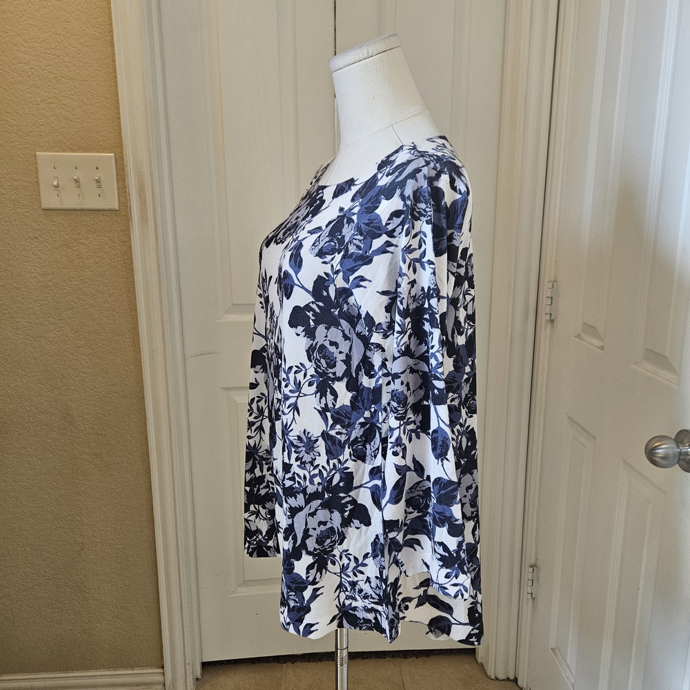 NWT Nally & Millie Floral Knit Top – Size Small NWT - Picture 6 of 12